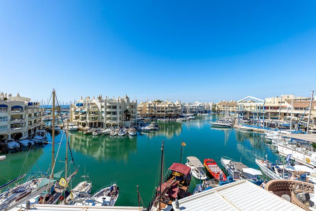 PUERTO DE BENALMÁDENA APARTAMENTO VACACIONAL con VISTAS AL MAR Y YATES TRES HABITACIONES 2 BAÑOS Exterior foto